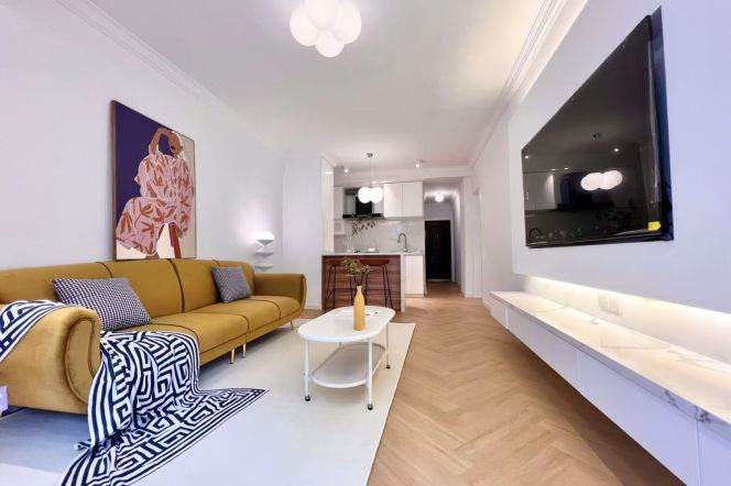 Nice dress room. 1sr floor. Big terrace 