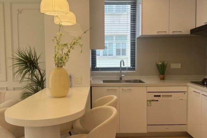 Modern bedroom with floor heating  nrarby Xintiandi and Tianzifang