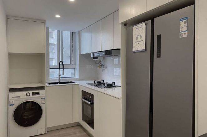 L2, 3, 4, Zhongshan Park Station, FuLeShi Station,   2-bedroom with floor-to-ceiling windows