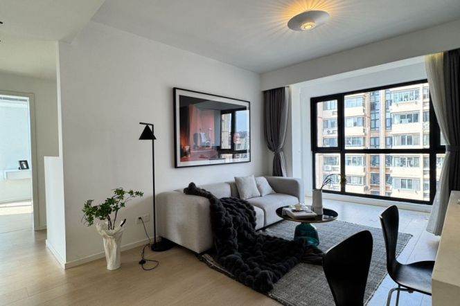 Spacious & Sunny 2Br +Balcony + Heating | Next to L2 Weining rd metro station 