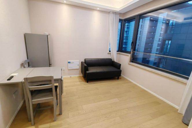 Cozy 1 br with open balcony in QianTan , easy to NYU shanghai ,L 6/8/11