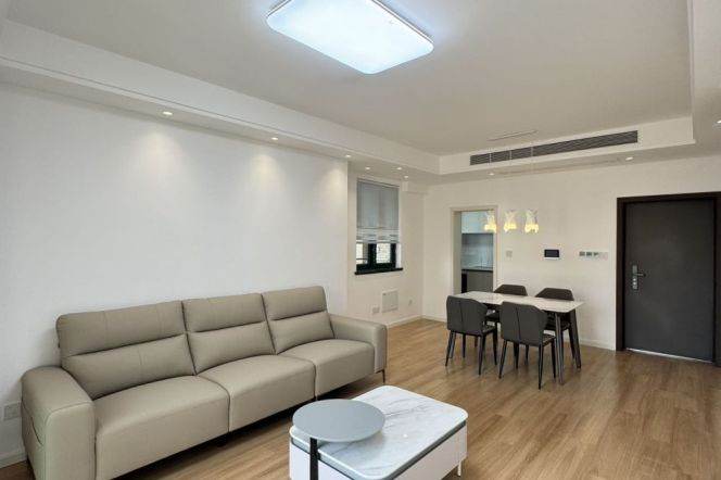 modern big 2brs floor heating open balcony nice view beside Huang pu river IFC only 25K