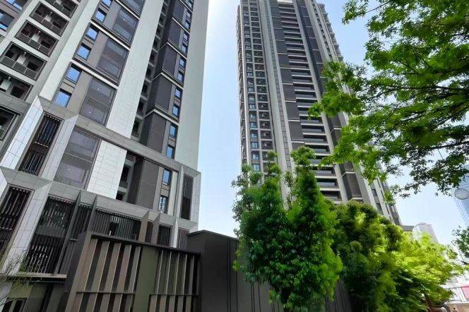 Modern 2brs with floor heating and balcony in People Square 