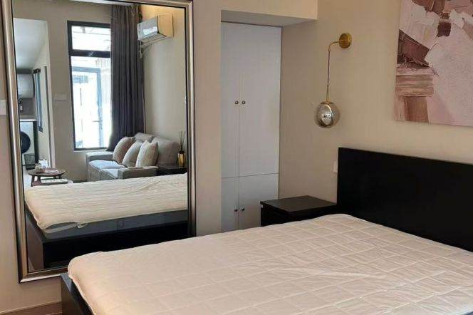 Nice yard 1Br/1Lr/1Bt apt nr Jiaotong university,M10/11