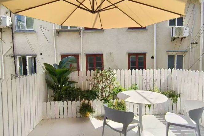 Cozy&bright 1br/terrace@south shanxi rd sta 6.8k