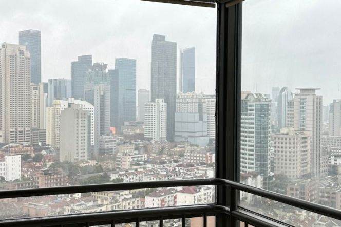 High-rise Apt in west Nanjing Road circle