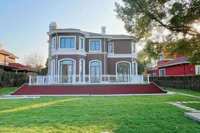 Villa@Songjiang district 479sqm with quality design large private garden and lift inside