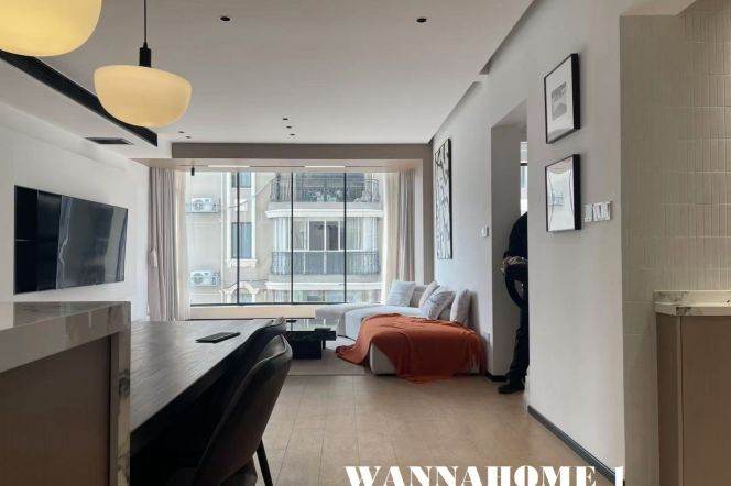 Large Balcony+Awesome View+Spacious&Modern 3Brs 2Baths Apt+L9/8 Lu Jia Bang Rd+Xin Tian Di