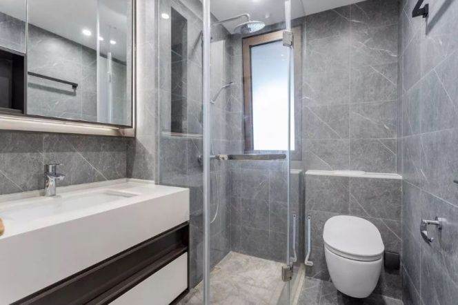 Modern 2brs with floor heating and balcony in People Square 