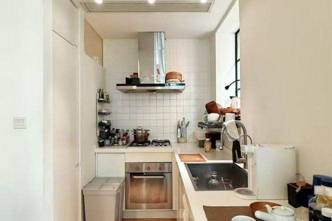 Modern 3brs with balcony and wall heating in central downtown