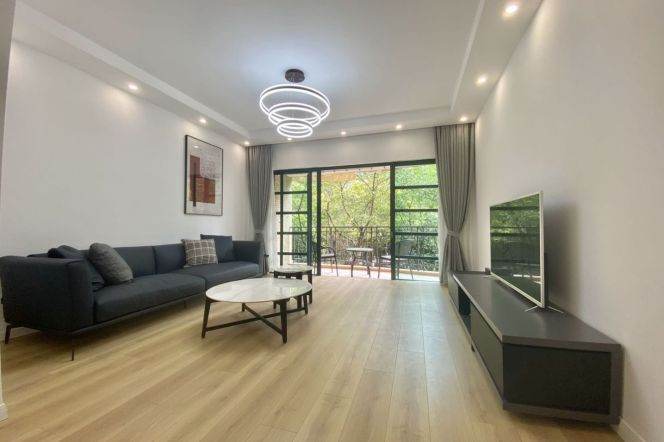 Lujiazui/3br2bt/central AC/floor heat/oven/outdoor balcony/club/tennis court/pool