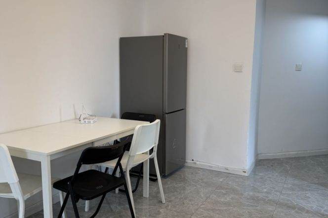 West Nanjing Rd.  elevator 2br cozy and  bright 