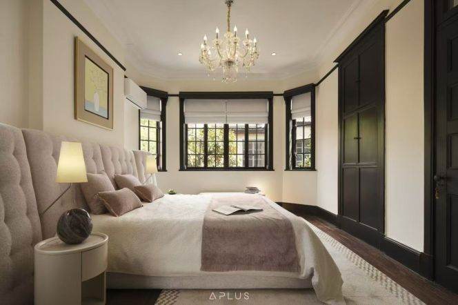 Old villas on Xiangshan Rd, in excellent condition, with high ceilings, at Huaihai Middle Rd Station