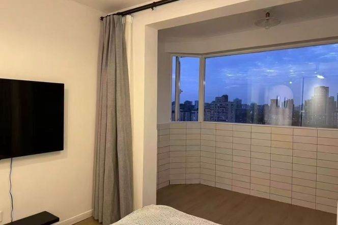 Modern 1+1br/100sqm &elevator/oven @Jiangsu Rd & Line 2/11
