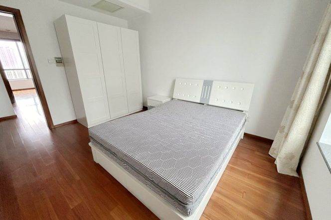 2 Brs, 2 Baths with Open Balcony, 140 sqm @ Shangcheng metro L9