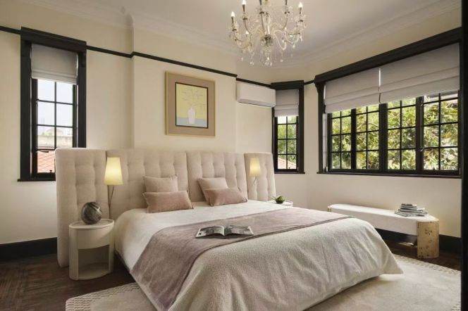 Old villas on Xiangshan Rd, in excellent condition, with high ceilings, at Huaihai Middle Rd Station