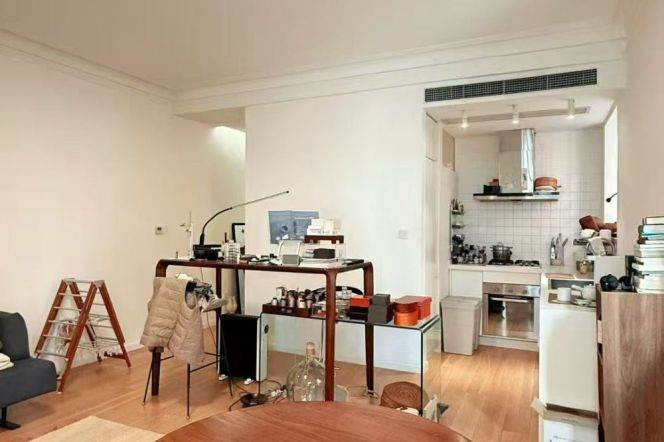 Modern 3brs with balcony and wall heating in central downtown