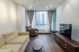 Modern 1 br with high ceiling next SuZhou Creek. easy to L 8/12 QuFu Rd st.
