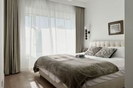 Jing'an Temple，One Park Avenue, with a bathtub, and floor-to-ceiling windows in the living room