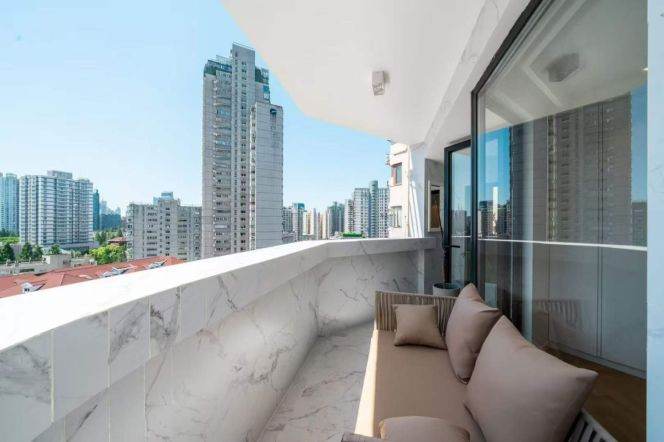 Balcony, 2BR, Nr L2/11 Jiangsu Rd & L13/14 Wuning Rd, Jing’an