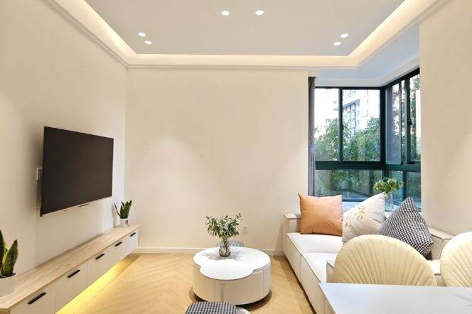 2Bdrs 1Bath Apt/Bright&Spacious /Line2 Weining Rd/Good View/elevator