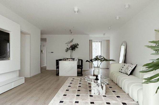 19800 for a Modern Retro 2Beds in Xinhua Road. floor Heating/ Kitchen Island / Dual Balconies