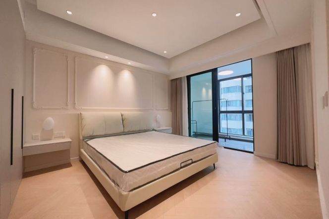  Renovated 1Bed on Xietu Road, Xuhui. Central AC/Flexible Layout / Steps from Subway
