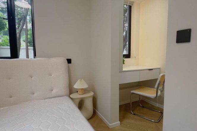 Homey 1br with yard in Xuhui    L1/9/10/12