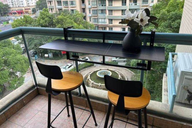 Modern 2brs with balcony and wall raditor Nearby Jing an temple 