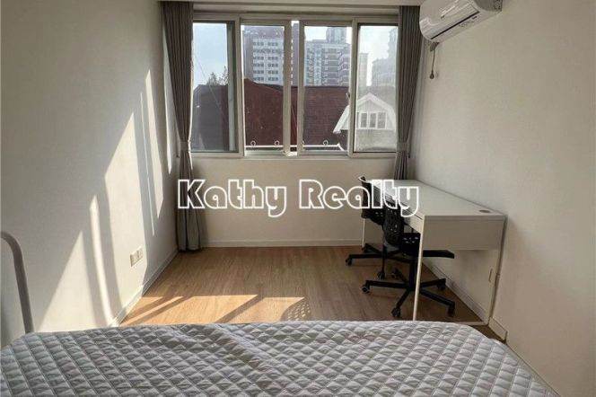 Loads of lights 1BR APT Changle Rd Jing’an Temple 7.9k