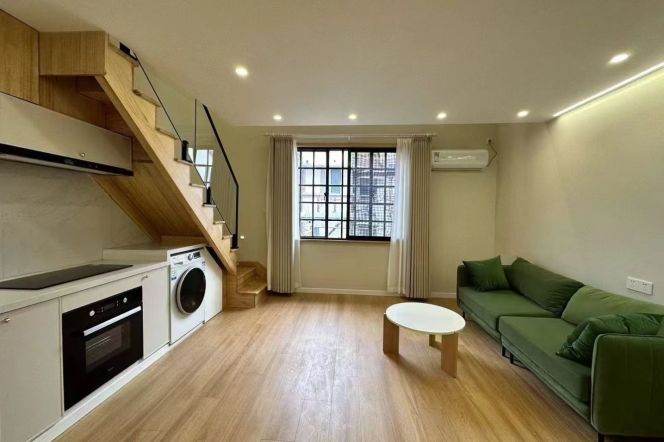 Duplex 1br old house nr Jing'an Temple   L2/7/14     