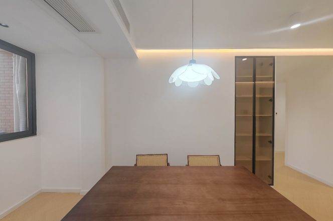 West Nanjing Rd /3br2bt/central AC/floor heat/dishwasher/outdoor balcony/oven/park space