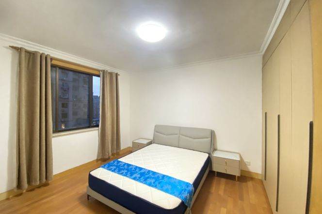 Outdoor balcony,1BR,Yan Ping rd,Nr Jing'an temple station,L2,7
