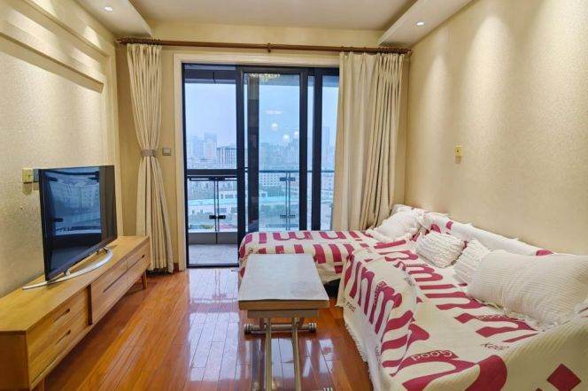 Nice 1 br with open view near LuJiaZui,  3 mins walking to L 14 YuanShen Rd st.