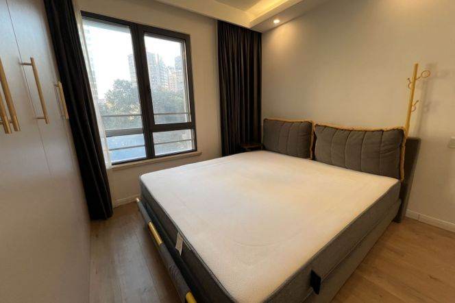 Jiangsu Rd.  cozy and bright 2br plus outside balcony