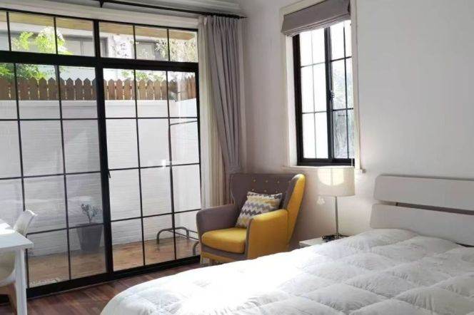  Cozy 1br old apt with Yard nr Jing'an Temple  