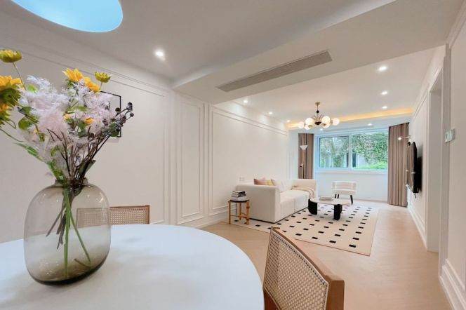  Dual-Sunlight Bathtub Home in dapuqiao. Tianzifang / Xintiandi / Full Smart Home 