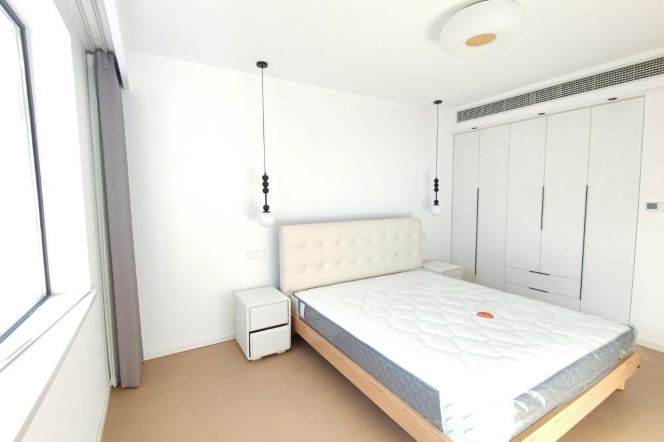Gubei 2 bright and sunshine cozy 2br plus outside balcony