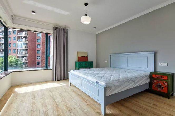 Jiangsu Rd metro/3br2bt/central AC/floor heat/oven/outdoor balcony/club