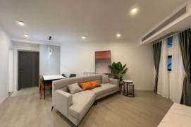 13,000 for a 2Beds in Xujiahui with Wall Heating. Triple Subway Interchange / Yulan Garden