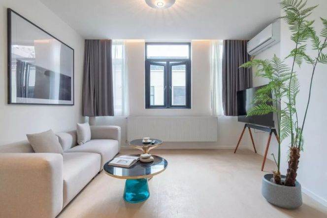 Cozy top floor 1Br @Jingan Temple L2/7