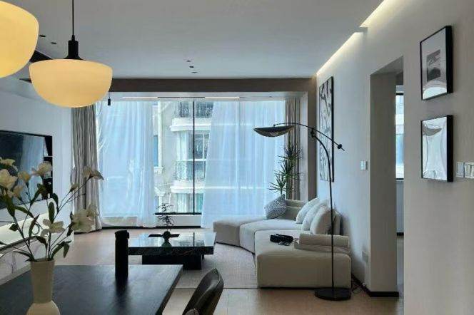  Grab This Spacious Flat with Heating in Lujiabang/Line 8.9.10