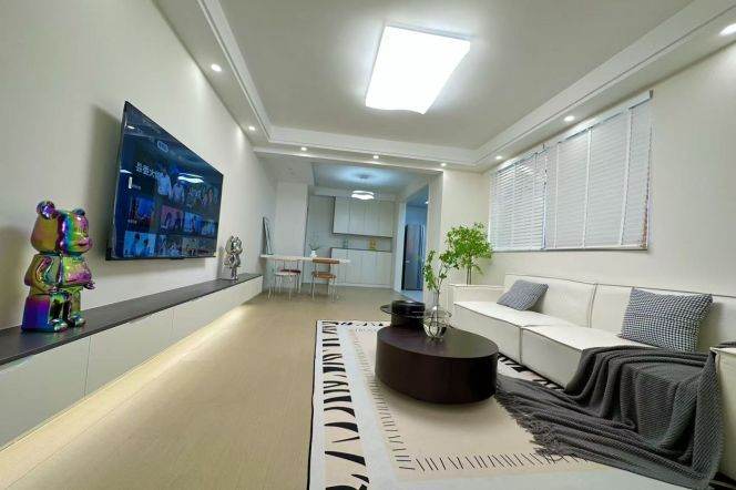 Putuo 2beds /Dual South-facing Masters / Central AC /13k for a Fully renovated 