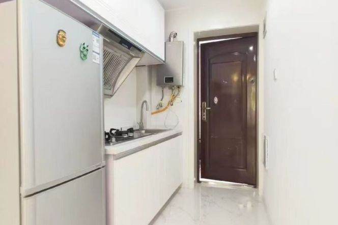 One-bedroom cozy apartment in the Huashan Road