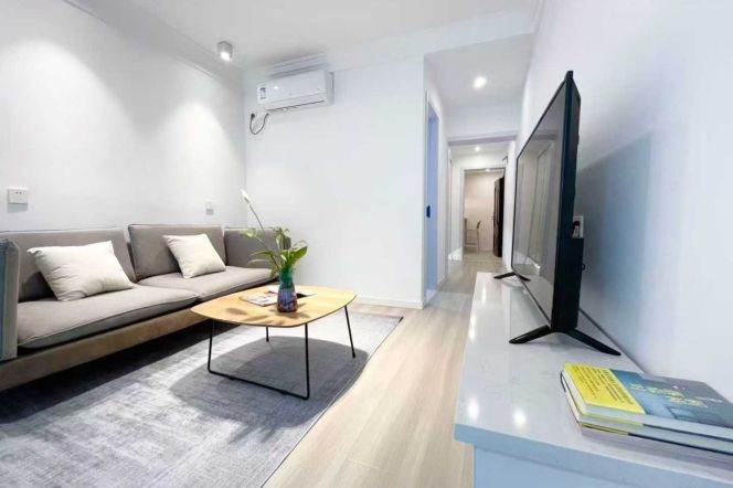 Nice yard+spacious 1br 2lr/60 sqm/with dryer/oven,West Yan'an rd@L3/4