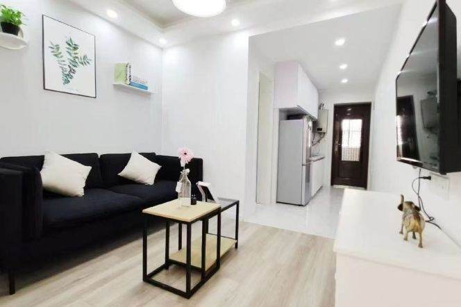 One-bedroom cozy apartment in the Huashan Road
