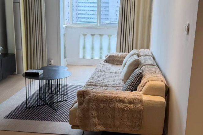 Modern 1br/90sqm &elevator @Changping Rd & Line 7