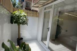 8k Comfort 1Br with courtyard Nr Jiangsu Rd.line2/11