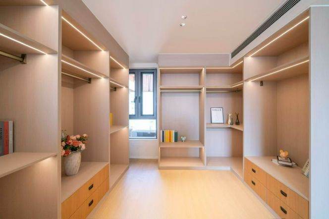 West Yan'an Rd metro/1br1bt/central AC/floor heat/oven/balcony