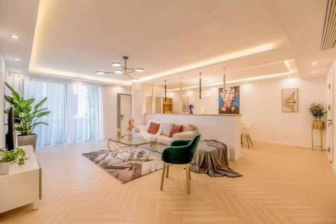  Spacious 3br with balcony nr Jiashan Rd  L9&12